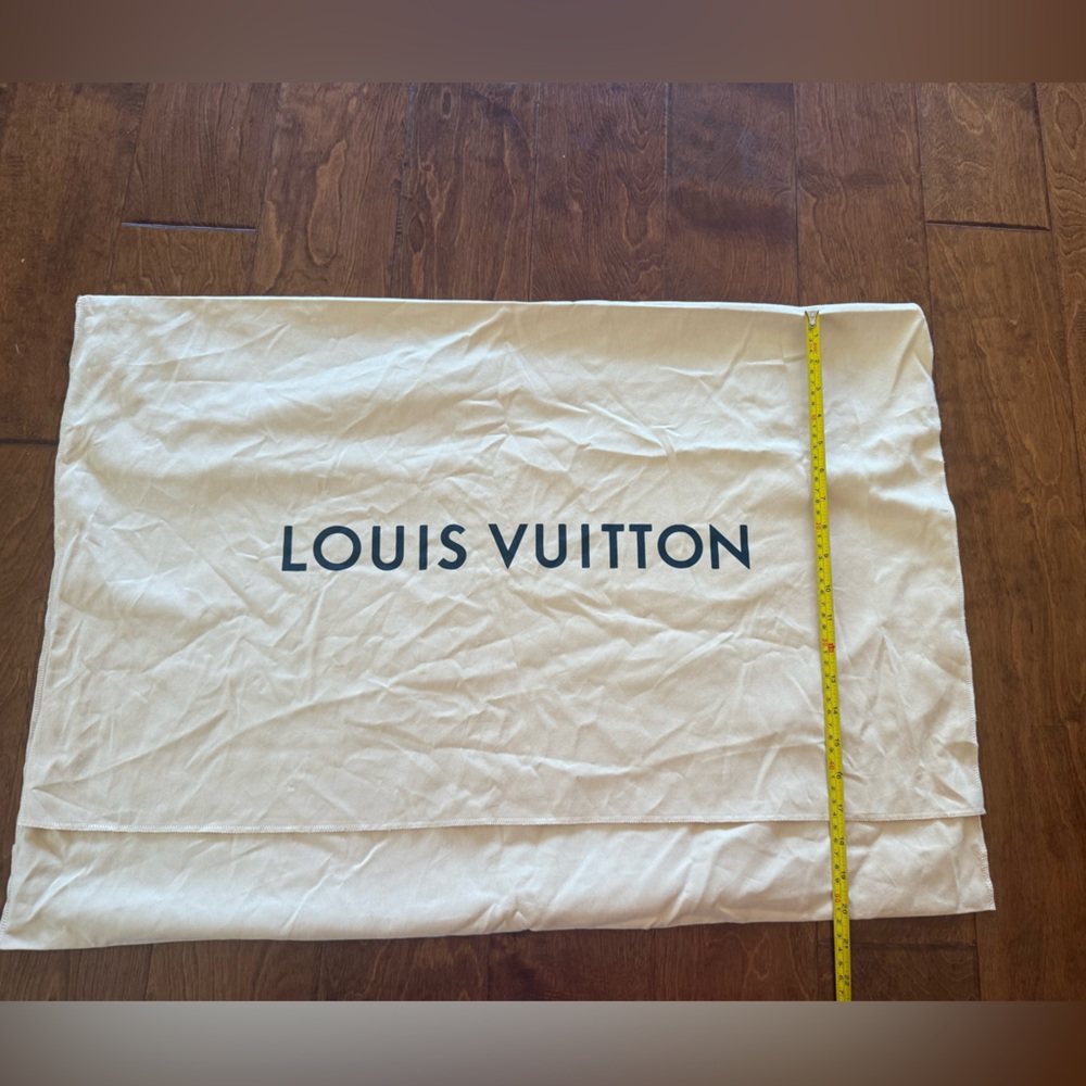 Like New Louis Vuitton Ivory Dust Bag 30x20 - Picture 3 of 4